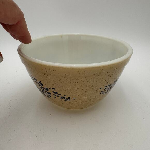Vintage Pyrex Mixing Bowl 1.5 pt Homestead 401, 5 3/4" - Picture 5 of 10